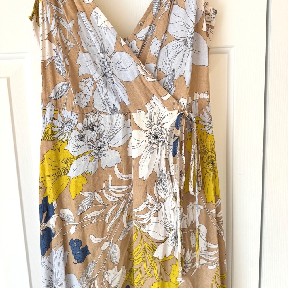 ASTR The Label Floral Maxi Dress Tan Yellow Blue Faux Wrap V-Neck Small - Picture 2 of 4